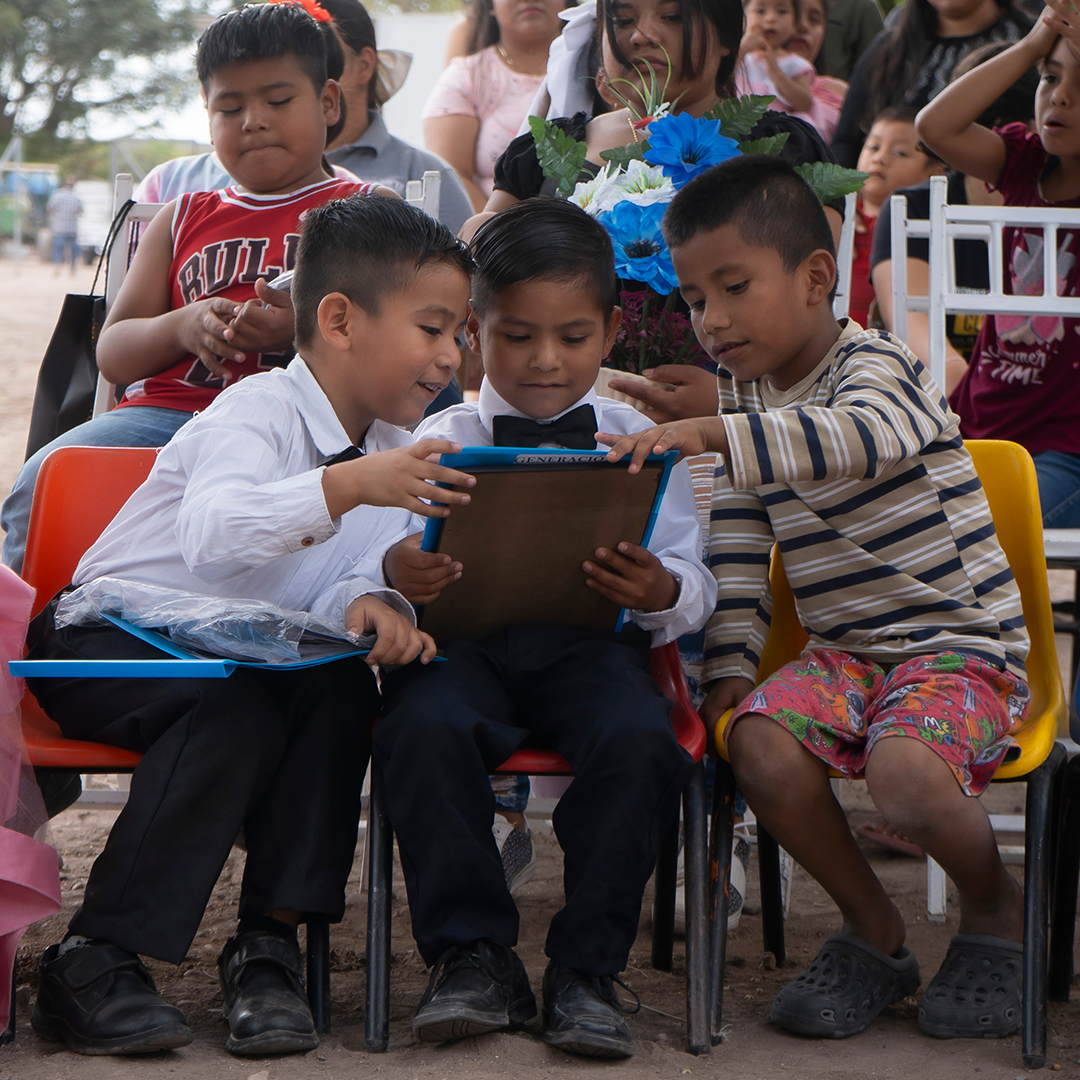 niños graduados 2
