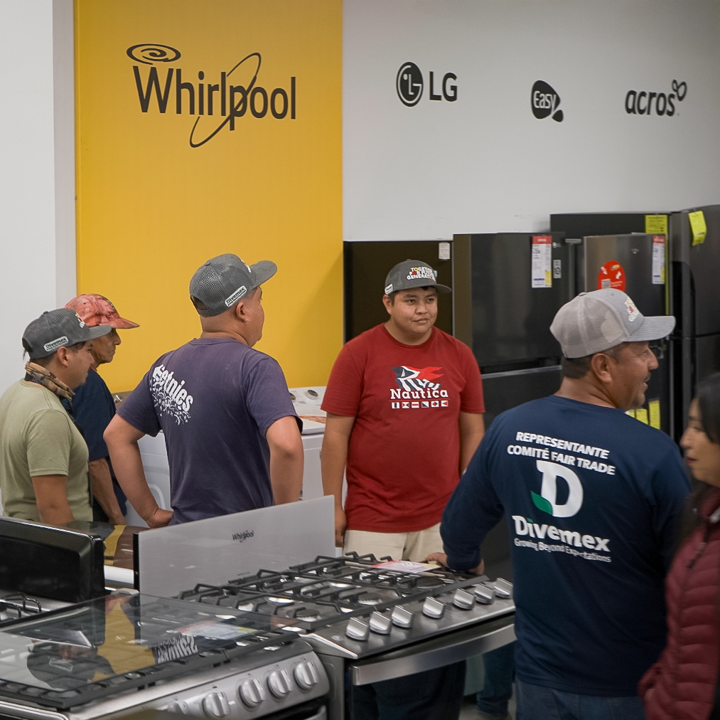 TRABAJADORES EN COPPEL